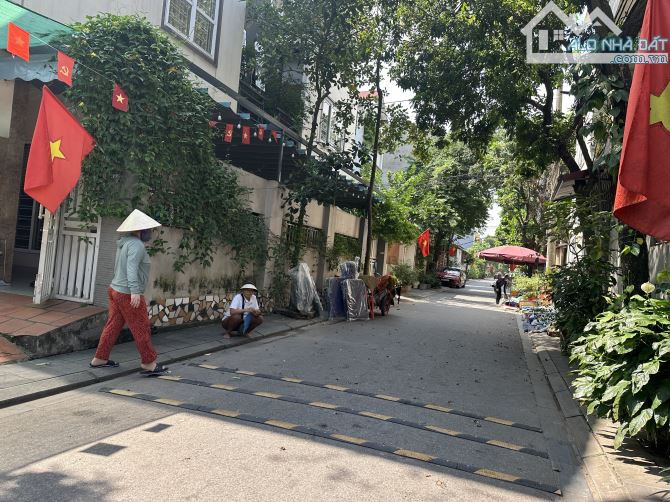 BÁN ĐẤT TẶNG NHÀ CẤP 4 CÓ DÒNG TIỀN Z153, ĐÔNG ANH- Ô TÔ TRÁNH - NHỈNH 6 TỶ. - 1