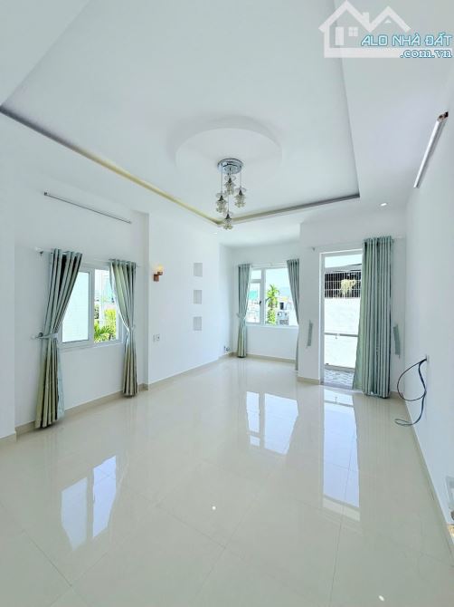 Nhà 3 tầng Hà Huy Tập, gần sân bay, siêu thị, công viên. - 1