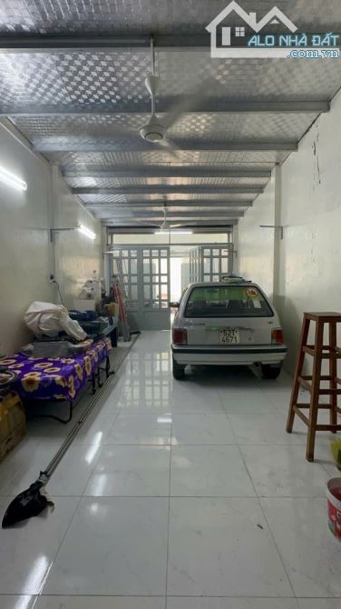Nhà Cấp 4  Hoàng Bật Đạt  Phường 15  Tân Bình   xe hơi vào nhà  4.2x26m  Giá 6.4 tỷ - 1