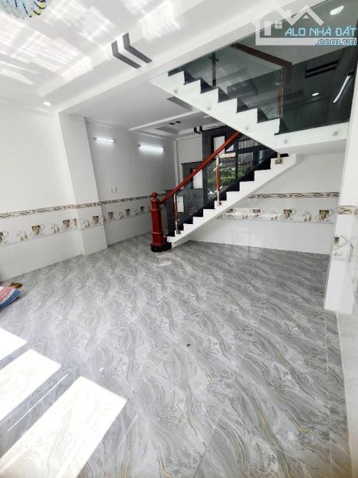 Bán gấp nhà đẹp ở ngay Phú Định, xe hơi ngủ nhà, 42m2, ngang khủng 5.2m, SHR, chỉ 4.99 tỷ. - 1