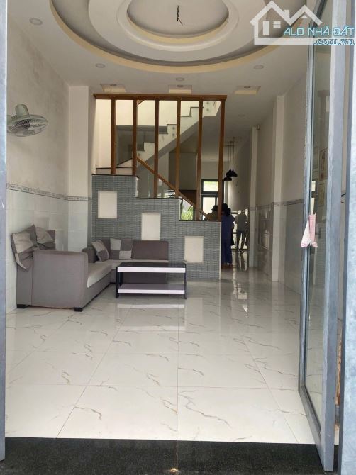 Bán nhà hẻm 766 Cách Mạng Tháng 8, phường 5 Tân Bình (4x14) 3 tầng - 1