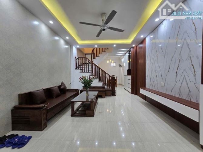 NGUYỄN VĂN CỪ - LONG BIÊN NHÀ 6 TẦNG THANG MÁY - Ô TÔ ĐỖ CỬA - SỔ VUÔNG ĐẸP- GẦN CẦU CHƯƠN - 1