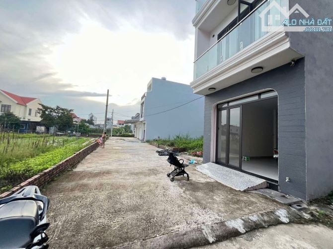 Cần chuyển nhượng lô đất 70m ngang 4.5m ngõ 369 đằng hải hải an hải phòng . Hướng nam - 1