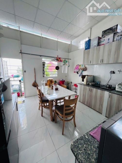 Nhà gần chợ Rạch Ông P2Q8, Dt 3,9x7 1lửng 1lầu shr giá 3tỷ980. - 1