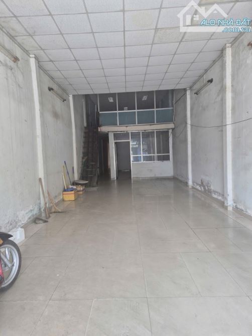 NHÀ MẶT TIỀN BÌNH LONG - KẾ 4 XÃ - C4 - DT 180M - NGANG LỚN 5M - KHU VỰC XÂY DỰNG CAO TẦNG - 1