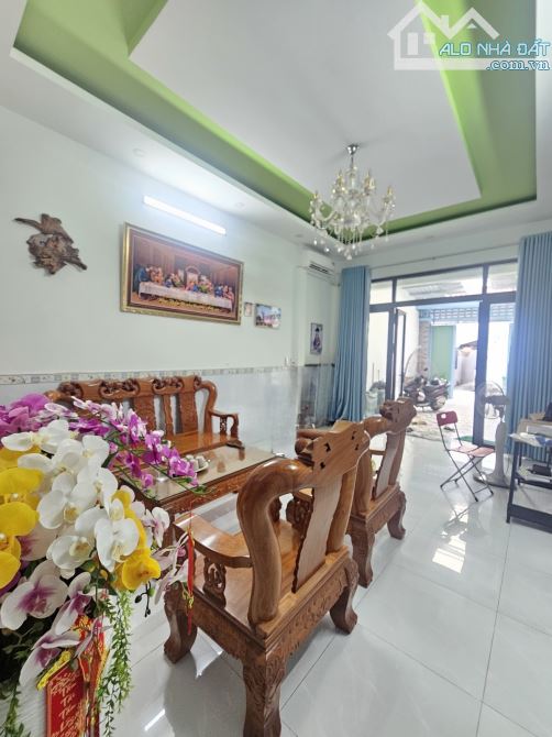 BÁN NHÀ 2 TẦNG HẺM XE HƠI LÊ VĂN KHƯƠNG QUẬN 12 GIÁ RẺ 5,5 TỶ DIỆN TÍCH 110M2 (4x27) NỞ HẬ - 1