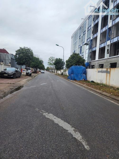 Bán BT . Lãm Làng . dt 209m . mt 12m . hướng ĐB . giá 8 tỷ 1 - 1