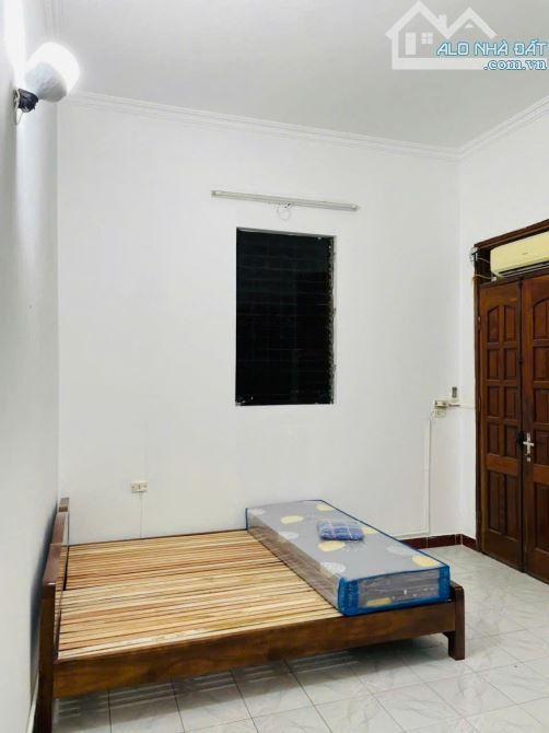 Cho thuê nhà nguyên căn ngõ Đường Láng, Phường Láng Hạ, Đống Đa. DT 32m x 4 tầng giá - 1