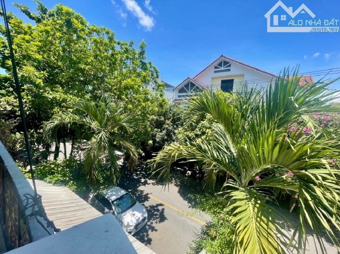 💥Góc Ngã Tư Nguyễn Huy Tưởng – 222m² MT 9m – Tặng Nhà 2 Tầng – Kinh Doanh Đỉnh – 1X Tỷ - 1