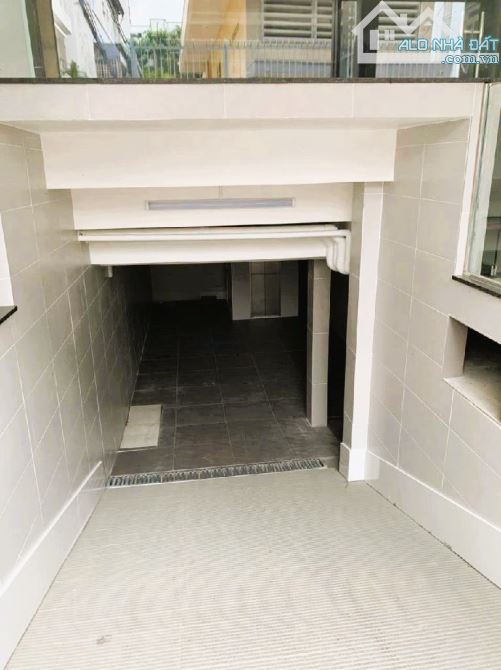 HẺM XE HƠI 7 CHỖ VÔ NHÀ - 7 TẦNG, PHAN XÍCH LONG, PHAN ĐÌNH PHÙNG, NGUYỄN ĐÌNH CHIỂU - PN. - 1