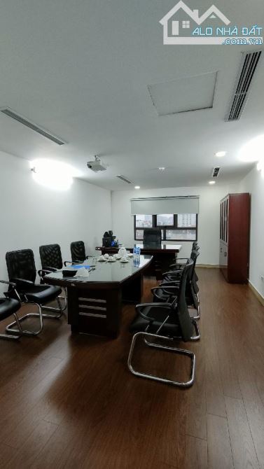 Tòa nhà Nguyễn Hữu Thọ, 416m2 x 9 tầng MT 15.8m lô góc, dòng tiền 450 tr/tháng, Giá 189 tỷ