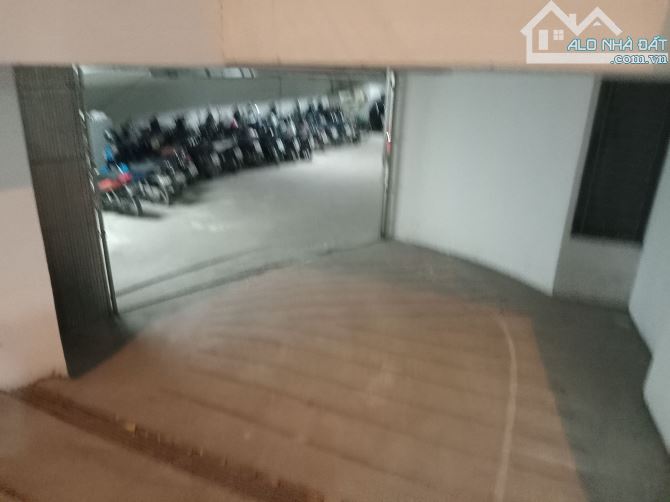 Tòa nhà Nguyễn Hữu Thọ, 416m2 x 9 tầng MT 15.8m lô góc, dòng tiền 450 tr/tháng, Giá 189 tỷ