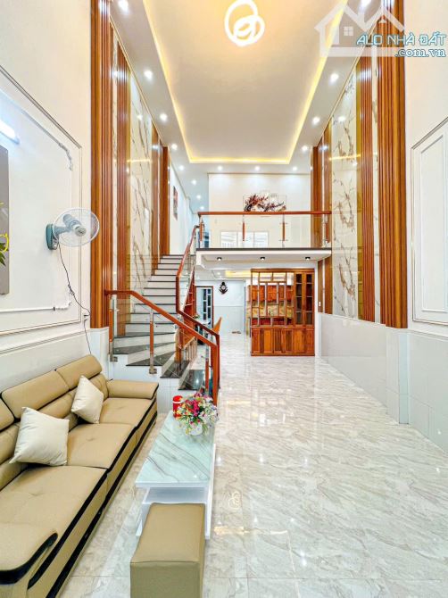 BÁN NHÀ TRỆT LỬNG MỚI HIỆN ĐẠI RỘNG 3 PHÒNG NGỦ CÓ SẴN NỘI THẤT HẺM 90 HÙNG VƯƠNG TPCT - 2