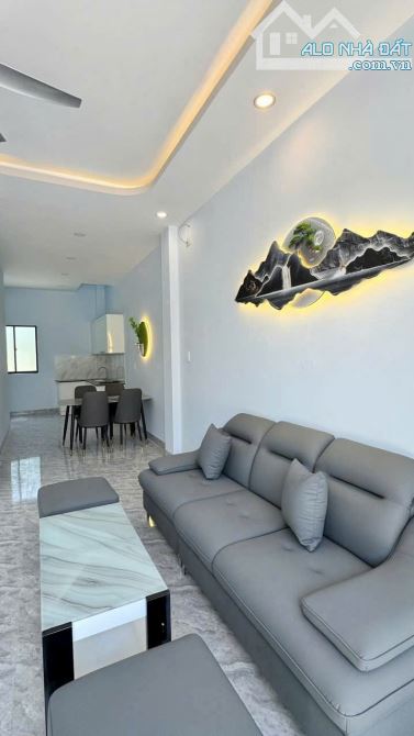 BÁN NHÀ 2 TẦNG MỚI THỊ TRẤN DIÊN KHÁNH,SÁT BÊN ĐƯỜNG TRẦN BÌNH TRỌNG - Vị trí: Cách Đồng K - 2