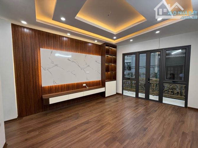 Bán nhà Tân Mai , Ngõ ô tô tránh , thang máy , KD , dt 40M x 5Tx Hơn 10 Tỷ - 2