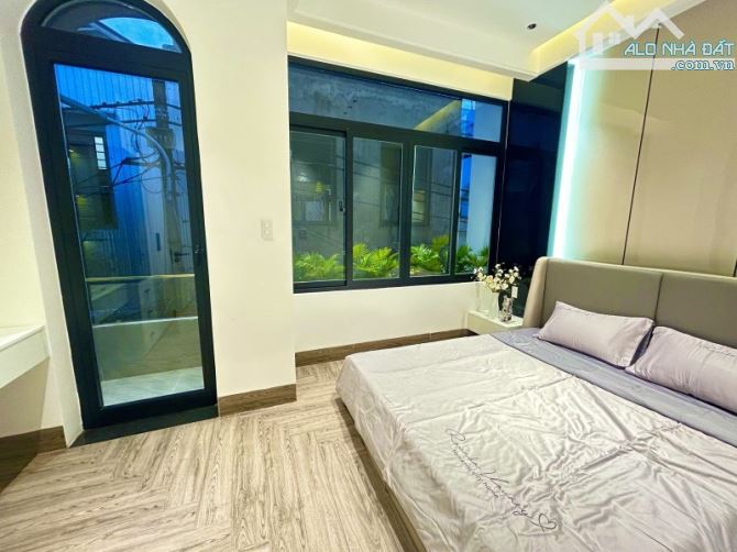 Siêu phẩm gần biển du lịch Nguyễn Tất Thành, Nhà đẹp 3 tầng sang trọng giá cực nét, 4.xx - 2