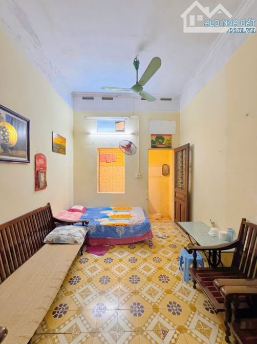 Bán nhà cũ 2 tầng Đống Đa, 53 m2 , gần Huỳnh Thúc Kháng - 2