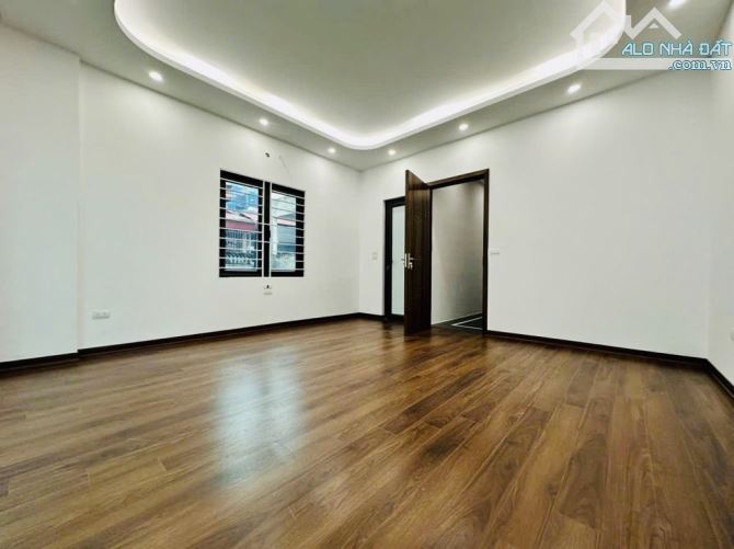 CHÍNH CHỦ THƯỢNG THANH BÁN NHÀ 6 TẦNG. THANG MÁY. Ô TÔ VÀO NHÀ. 8 TỶ - 2