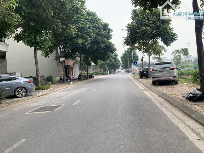 Bán đất Việt Hưng, Long Biên: 35m2, 5 tỷ, ô tô, kinh doanh, ngõ thông, vuông đẹp - 2