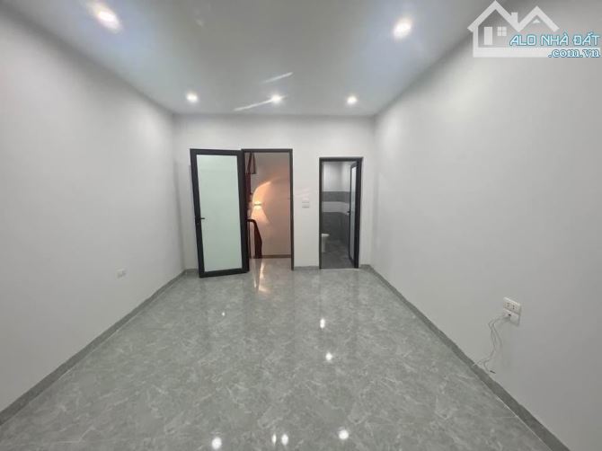 Cầu Cốc - Tây Mỗ - MỚI SỊN SÒ - Ô TÔ ĐỖ CỬA - VÀI BƯỚC VINCOM - 30.4m2 - 5 tầng - 6.4 Tỷ - 2