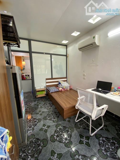 Cho thuê căn hộ tập thể tầng 3 ngõ 48 Ngọc Hồi, 60m2 x 2 ngủ, 1 wc, 6.5 Triệu/tháng - 2