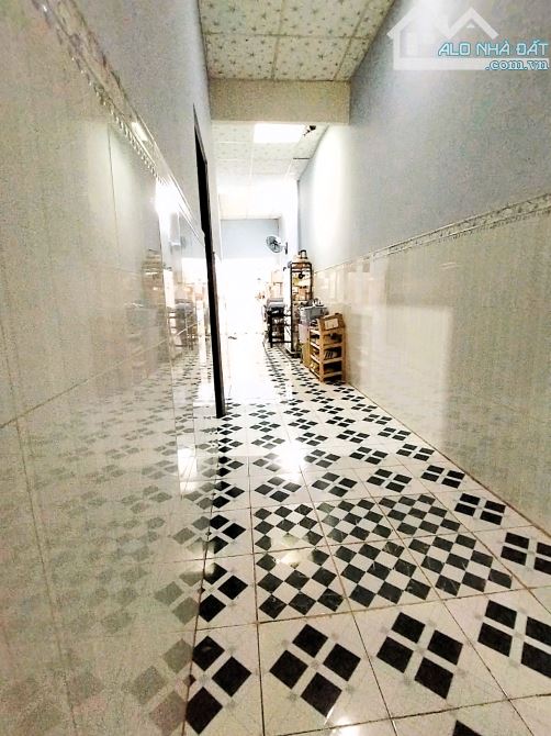 Bán nhà cấp 4 gần chợ Linh Xuân, đường 9m rộng rãi, dọn vào ở ngay - 2