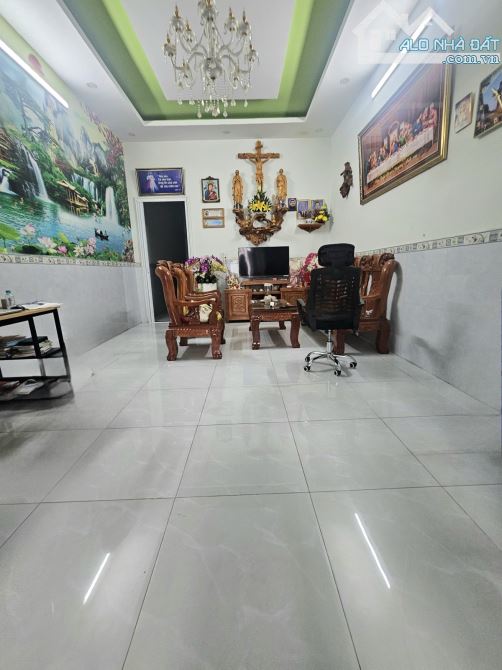 BÁN NHÀ 2 TẦNG HẺM XE HƠI LÊ VĂN KHƯƠNG QUẬN 12 GIÁ RẺ 5,5 TỶ DIỆN TÍCH 110M2 (4x27) NỞ HẬ - 2