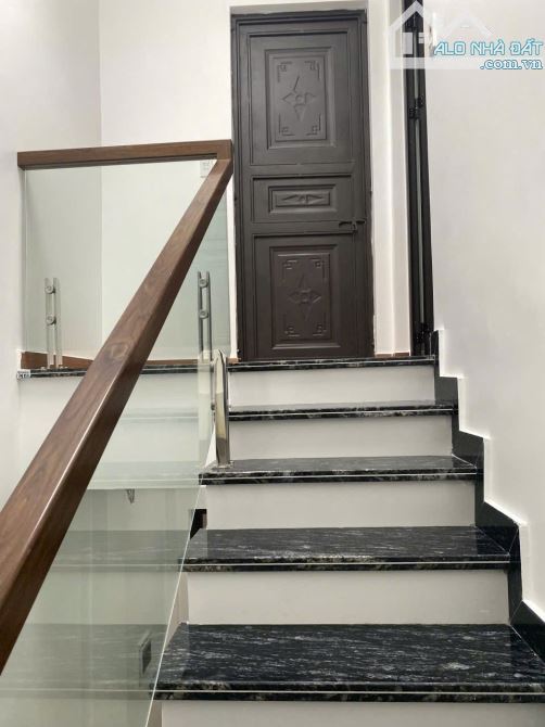 CHUYỂN NHƯỢNG NHÀ 4 TẦNG TRUNG TÂM - Ô TÔ ĐỖ TRONG NHÀ THOẢI MÁI - ĐỐI DIỆN SÂN VẬN ĐỘNG L - 2