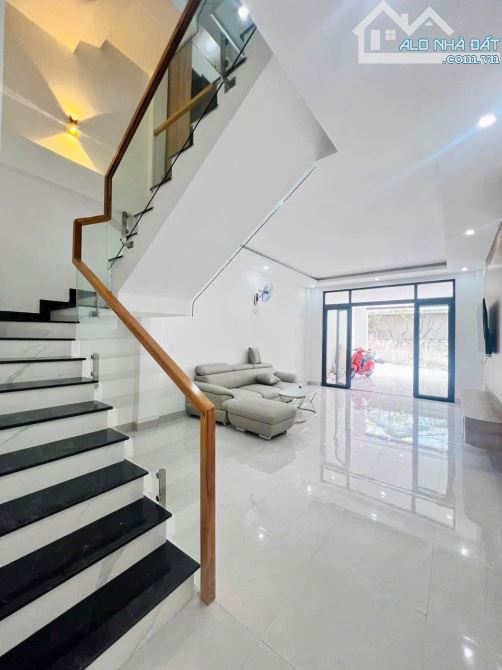 NHÀ MÊ 3 PHÒNG NGỦ FULL NỘI THẤT HẺM 96 Y NUÊ: GIÁ 3.9 tỷ - 2