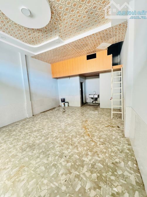 🏡 NHÀ CẤP 4 NGAY CHỢ CẦU – NGUYỄN VĂN QUÁ – SỔ HỒNG RIÊNG – GIÁ CHỈ 4.6 TỶ - 2