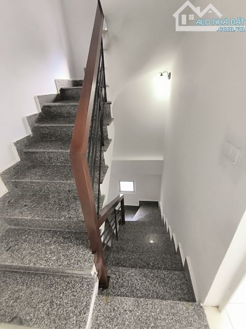 Bán nhà 3 tầng Đông Mỹ, Thanh Trì, oto đỗ cửa, view sông, giá 3.7 tỷ - 2