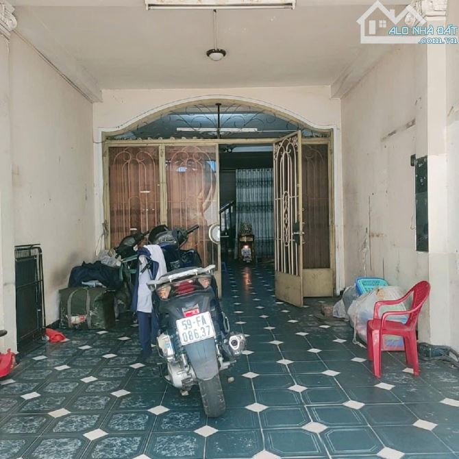 Nhà VỊ TRÍ ĐẸP nga Phan Xích Long, 2tầng (4,2 x 24) hẻm 5m, OTO tránh - chỉ 16.5tỷ - 2