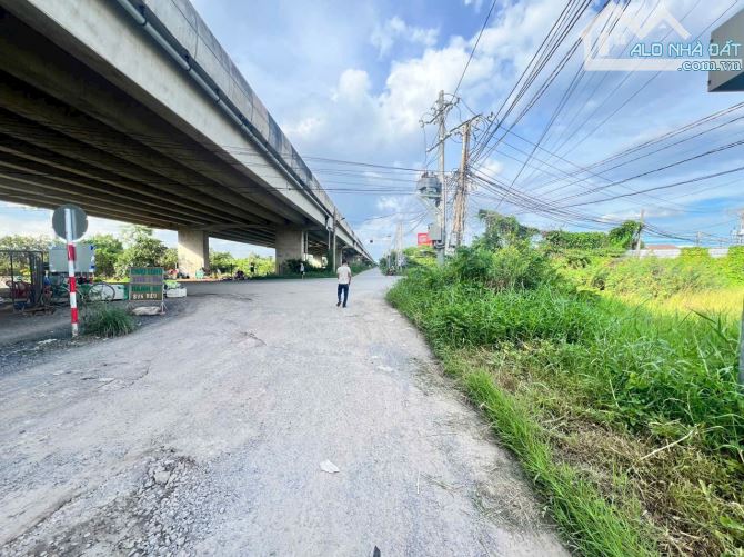 Bán 1023m2 lúa có 250m2 thổ cư, mặt tiền góc Hoàng Phan Thái - công vụ, Mỹ Yên, Bến Lức - 3