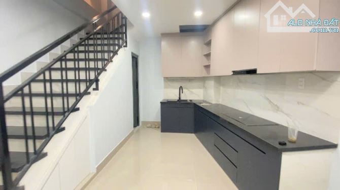 MẶT PHỐ NGUYỄN KHUYẾN P12 BÌNH THẠNH - 40M (5x8)- 6 TẦNG MẶT TIỀN 5M - 5 PN 6 WC - 3