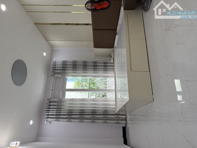 1/ Nguyễn Tri Phương Q10 nhà 3tầng mới đẹp ở liền,full nội thất. Giá5tỷ28 - 3