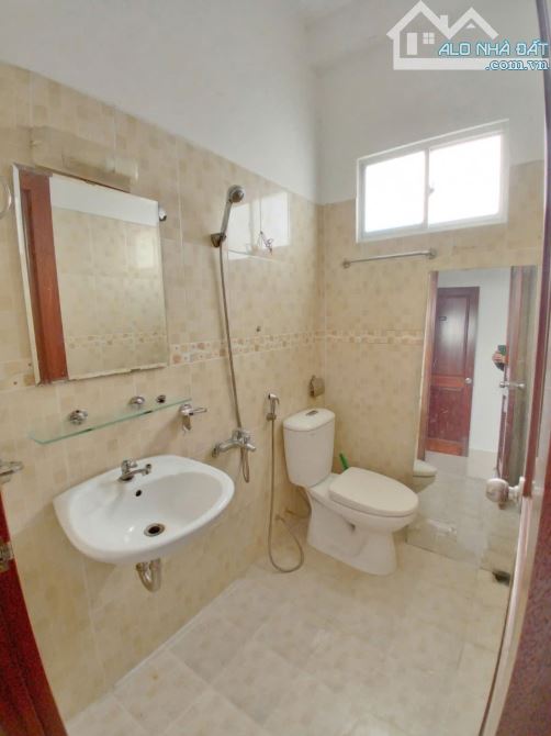 Tòa nhà CHDV Nguyễn Trải 66m2 GIá 14,5 tỷ Quận 01 - 3