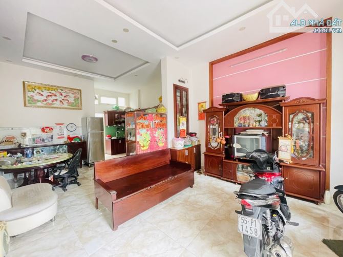 Bán Nhà Hóc Môn -174 M2 ( 7.6 x 23 ) - 4Tầng - HXH -  Chỉ 8Tỷ. - 3