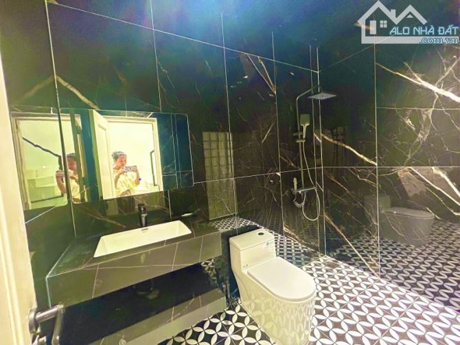 Siêu phẩm gần biển du lịch Nguyễn Tất Thành, Nhà đẹp 3 tầng sang trọng giá cực nét, 4.xx - 3
