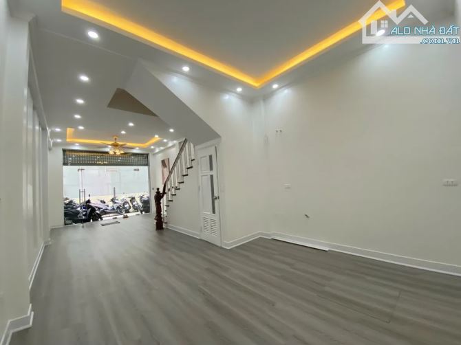 NHÀ 6 TẦNG MỚI HIỆN ĐẠI , VỊ TRÍ SIÊU ĐẸP Ô TÔ TRÁNH , PHỐ NGUYỄN KHANG , CẦU GIẤY 17.9 TỶ - 3