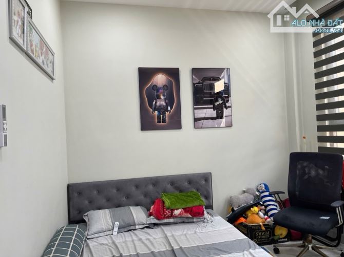 HẺM XE TẢI QUAY ĐẦU CÁCH 15M –NHÀ MỚI TINH –TẶNG FULL NỘI THẤT–74M2 - 3 TẦNG - NGAY AEO - 3