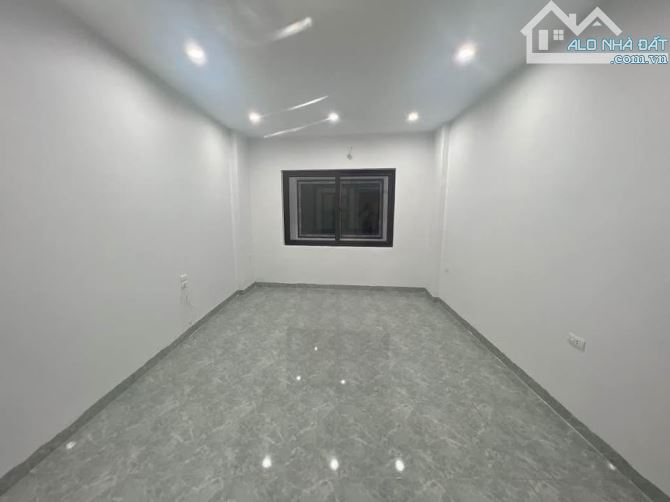 Cầu Cốc - Tây Mỗ - MỚI SỊN SÒ - Ô TÔ ĐỖ CỬA - VÀI BƯỚC VINCOM - 30.4m2 - 5 tầng - 6.4 Tỷ - 3