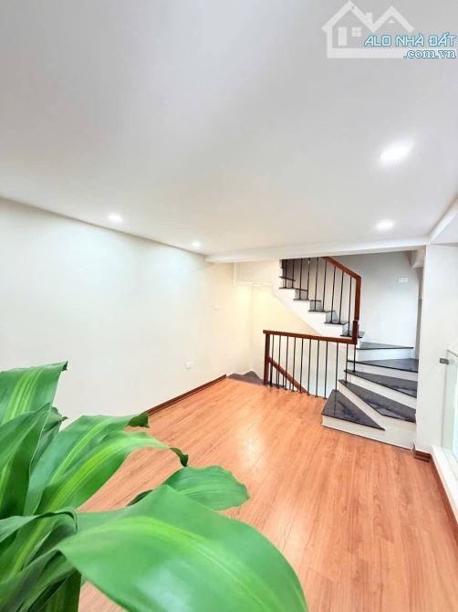 CC bán nhà phố Hoàng Ngân 45m2 x MT 4m, ô tô tránh, SĐCC. Giá: 15 tỷ - 3