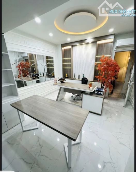 nhà đẹp thiết kế sang trọng .5.7 tỷ Xe ôtô  trước nhà Trần Đình Xu Q1.tiện ít đầy đủ - 3
