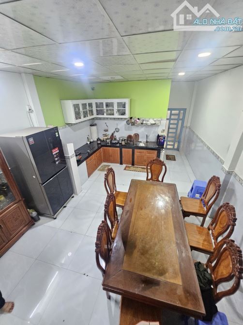 BÁN NHÀ 2 TẦNG HẺM XE HƠI LÊ VĂN KHƯƠNG QUẬN 12 GIÁ RẺ 5,5 TỶ DIỆN TÍCH 110M2 (4x27) NỞ HẬ - 3