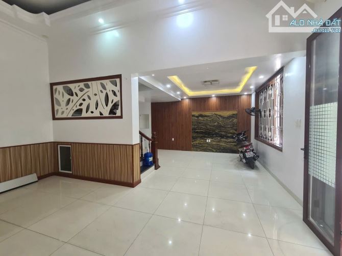 CHUYỂN NHƯỢNG NHÀ 4 TẦNG TRUNG TÂM - Ô TÔ ĐỖ TRONG NHÀ THOẢI MÁI - ĐỐI DIỆN SÂN VẬN ĐỘNG L - 3