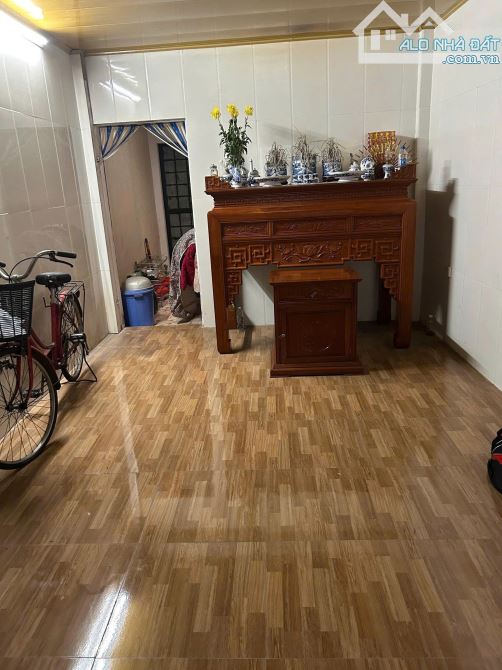 Cho thuê nhà ngõ 11 Tô Hiệu, Phường Nguyễn Trãi, Hà Đông. DT 40 x 3 tầng, giá 10tr 6 - 3