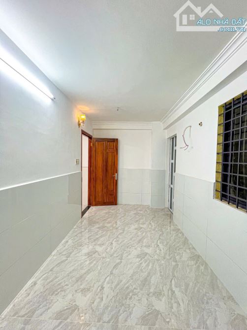 BÁN NHÀ TRỆT LỬNG MỚI HIỆN ĐẠI RỘNG 3 PHÒNG NGỦ CÓ SẴN NỘI THẤT HẺM 90 HÙNG VƯƠNG TPCT - 4