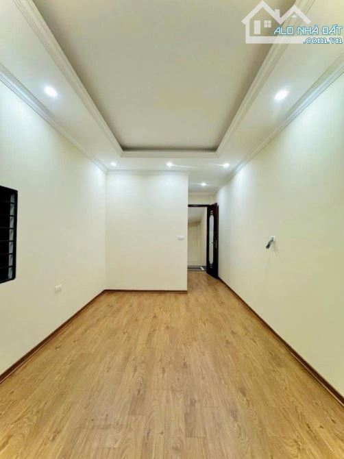 Bán nhà Nguyễn Đức Cảnh. Mặt ngõ - 6 tầng mới keeng. Ngõ thông - kinh doanh - VF3 đỗ cửa. - 4