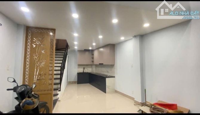 MẶT PHỐ NGUYỄN KHUYẾN P12 BÌNH THẠNH - 40M (5x8)- 6 TẦNG MẶT TIỀN 5M - 5 PN 6 WC - 4
