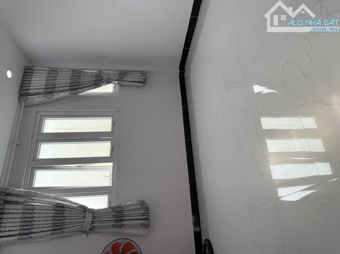 1/ Nguyễn Tri Phương Q10 nhà 3tầng mới đẹp ở liền,full nội thất. Giá5tỷ28 - 4